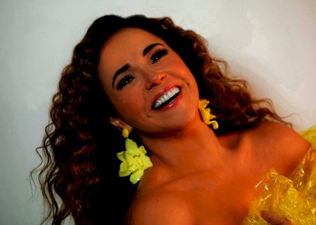 Daniela Mercury faz 'Carnaval de Viena' em álbum de Marcelo Quintanilha
