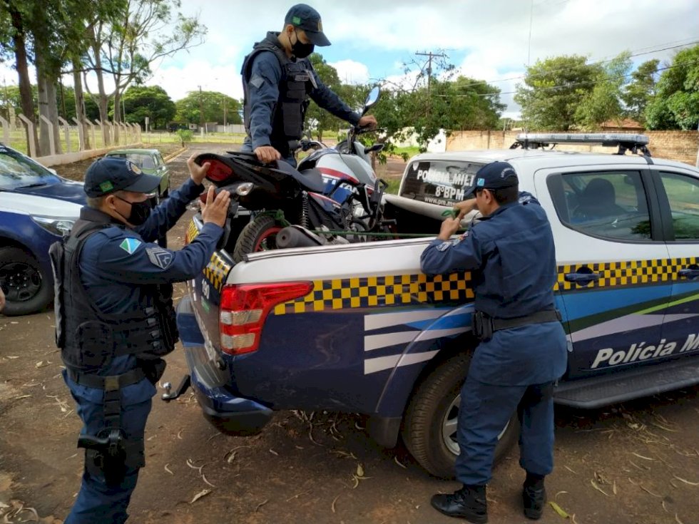 Moto roubada de entregador é recuperada pela PM