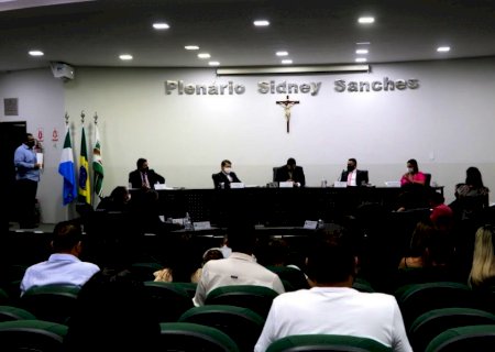 Academia ao Ar Livre, mudança de placa de sinalização e denominação de ponte são destaques na Câmara