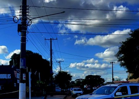 Homem é executado a tiros enquanto saía do carro na fronteira