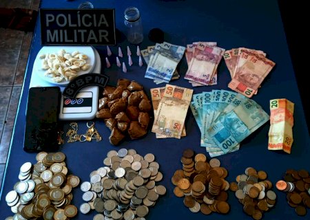 Polícia Militar fecha ponto de venda de drogas e prende autor em Casa Verde