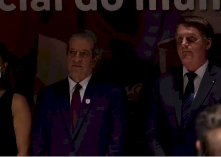 Ao lado de Waldemar Costa, Bolsonaro se filia ao PL, seu nono partido