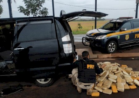 Criança é encontrada dentro de van de traficantes com 250 kg de maconha em MS