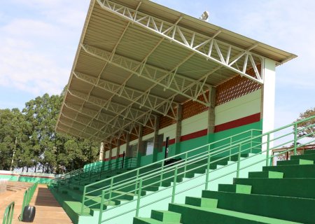 Pintura do Estádio Andradão começa a ganhar forma