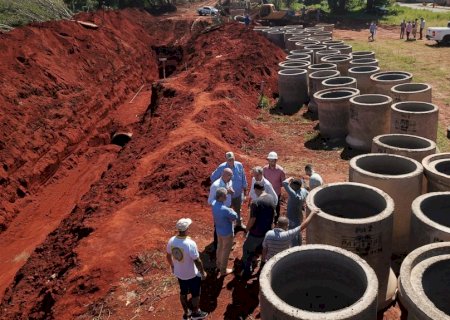 Secretário vistoria Cafezais e Moreninhas para acompanhar andamento e qualidade das obras