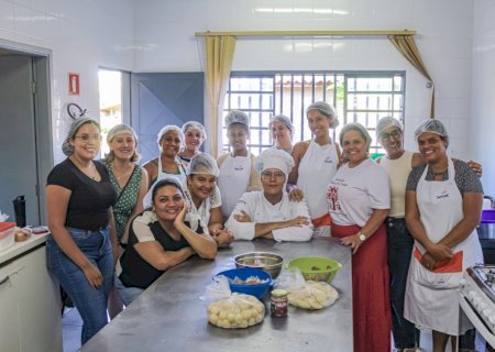 Curso de fabricação de salgados para festa forma participantes em Nova Andradina