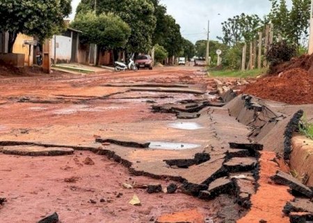 Destruição do asfalto no Argemiro Ortega preocupa e vereadores buscam explicações