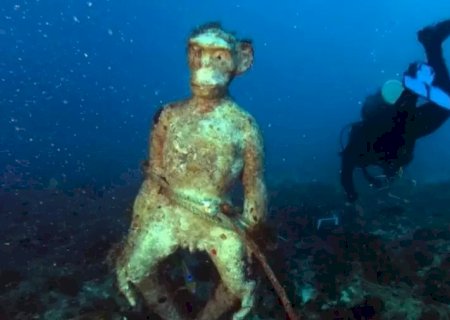 Como estátua de um macaco foi parar no fundo do mar do Ceará? Ninguém sabe…